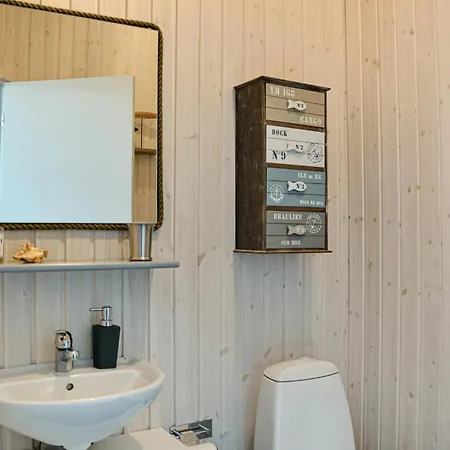 3 Bedroom Cozy Home In Hornbaek