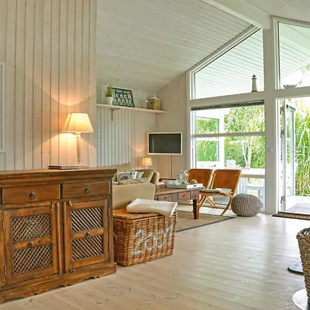 3 Bedroom Cozy Home In Hornbaek *