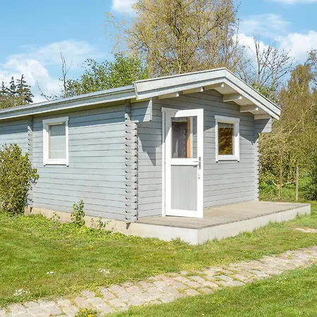3 Bedroom Cozy Home In Hornbaek