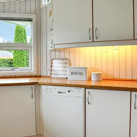 3 Bedroom Cozy Home In Hornbaek Hornbæk